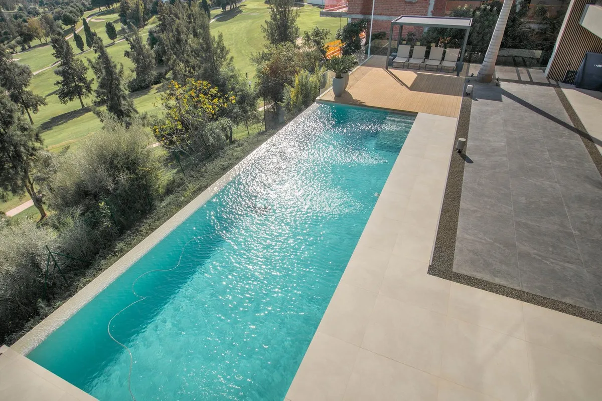 03f354cb-a2ec-43e6-a272-5d54747c926a