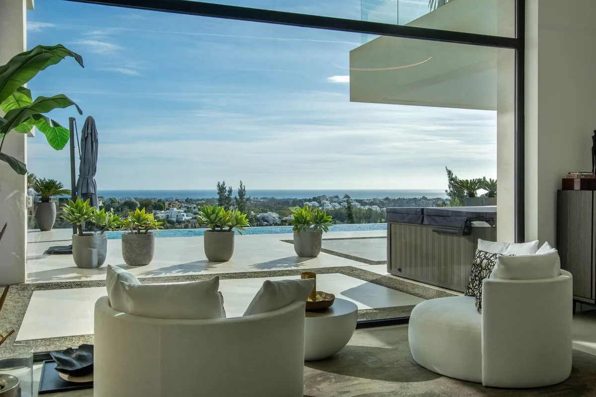 094b28d1-f8ca-44b3-8877-ab2c80f9cefc