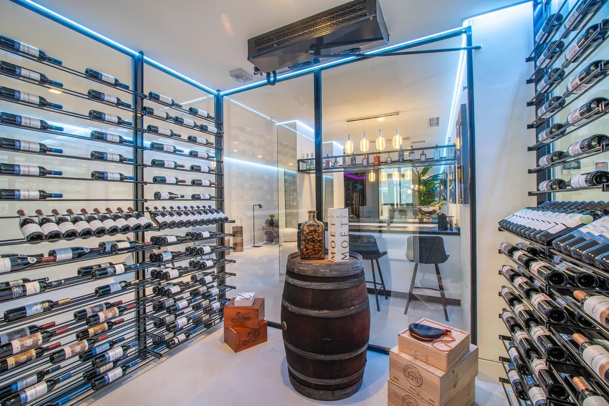 90026281-ee3c-46f6-8f01-caad0c033c3a