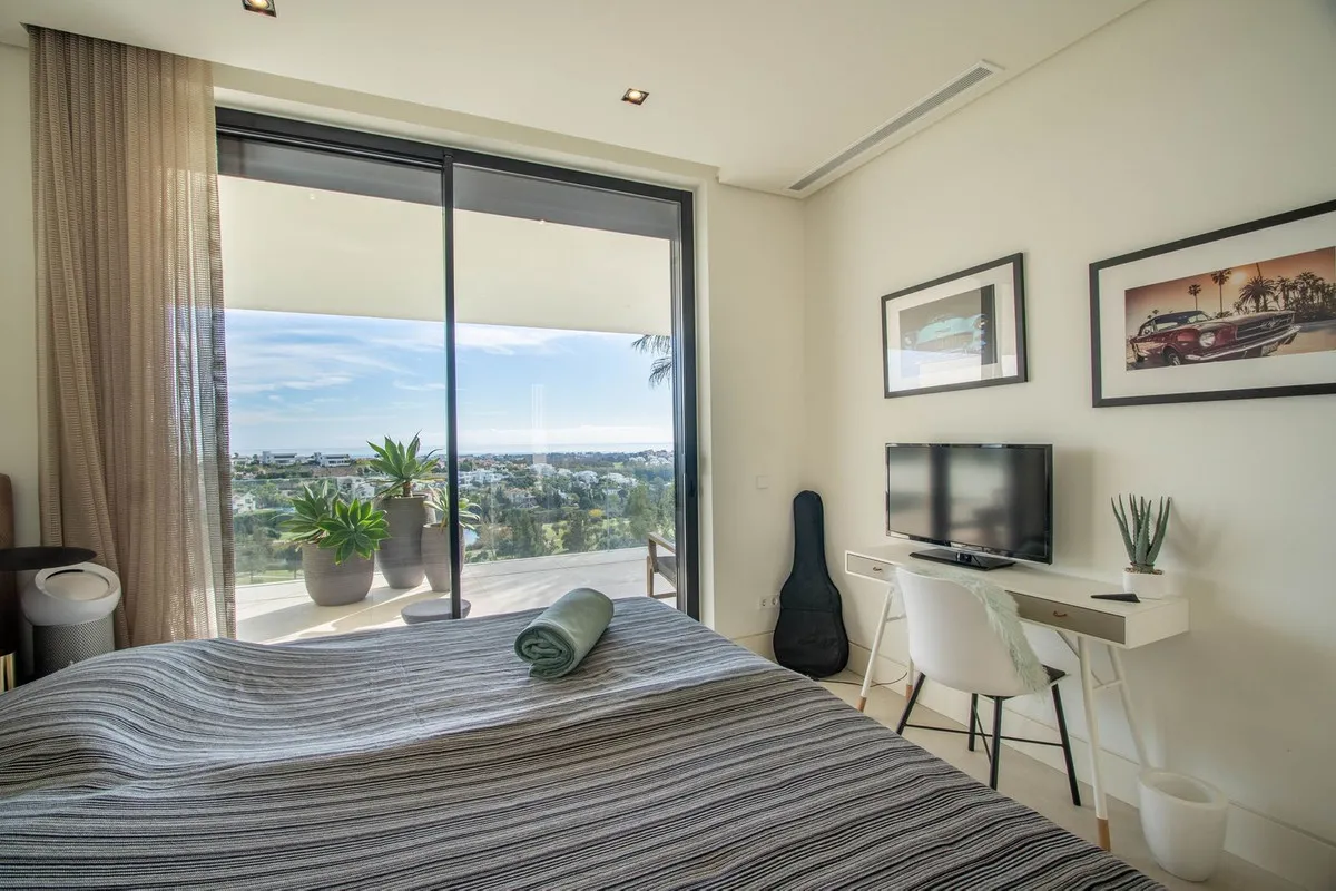 9329e366-5f14-4e66-aaf9-9c45bc417015