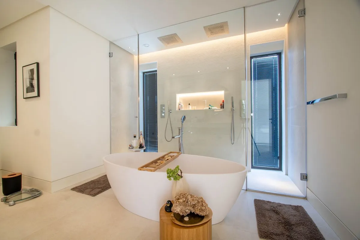 f4b2cf12-92e5-4828-b19e-ab18660f1786