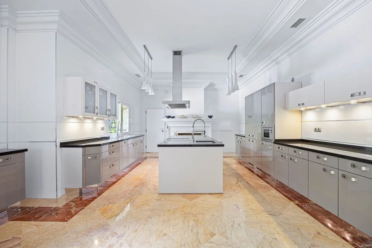 381658b8-ae01-40f8-b7f6-632b9a582bee