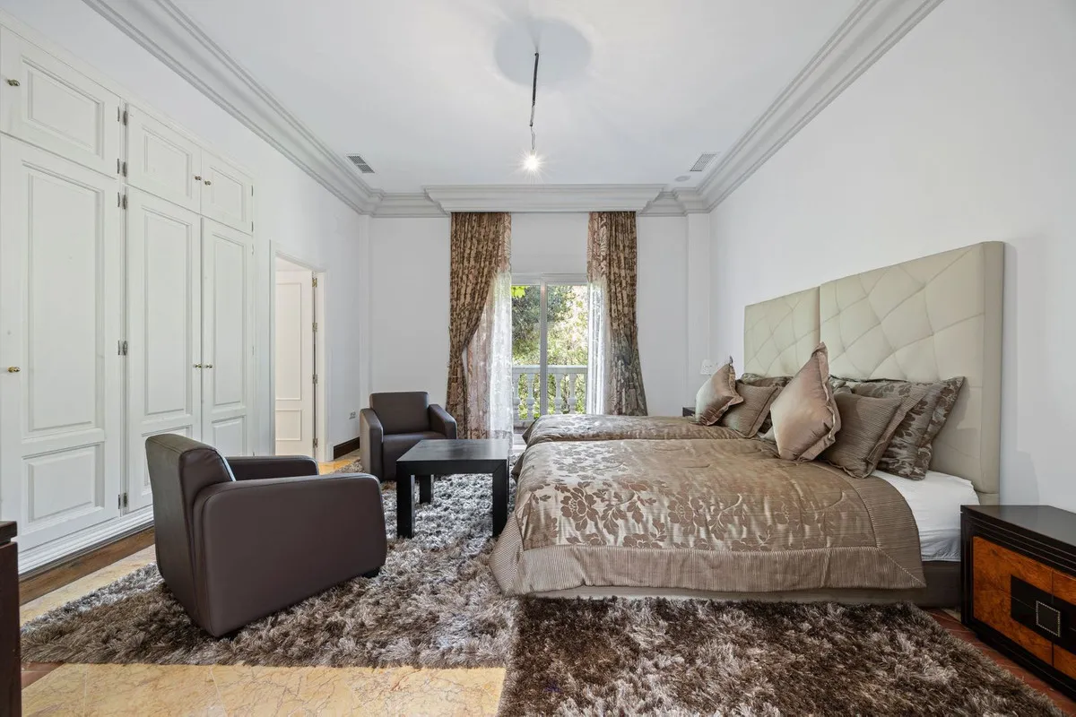 c8906075-17cd-4b37-ba09-2826a2d85c6a