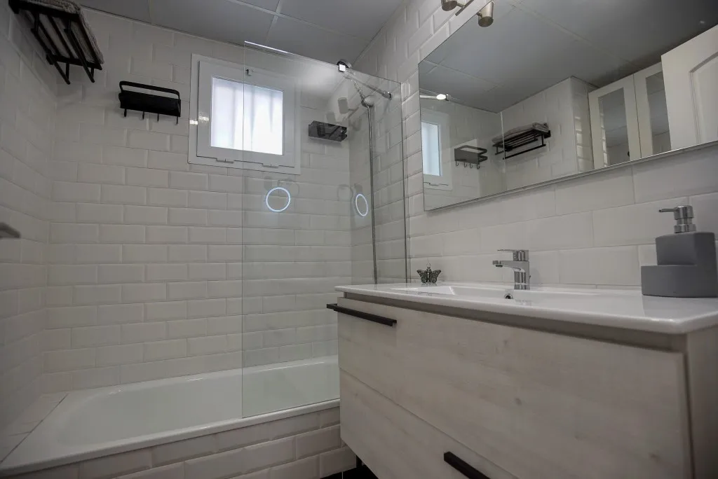 1b5b0fe2-e9cc-4093-8eca-0d830574a77a