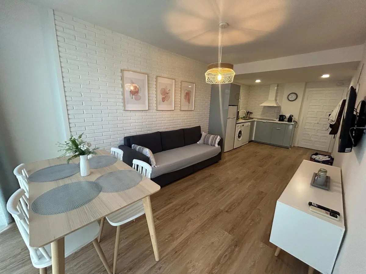 7f7a55fa-6036-4b4b-972a-1ce845a3562d