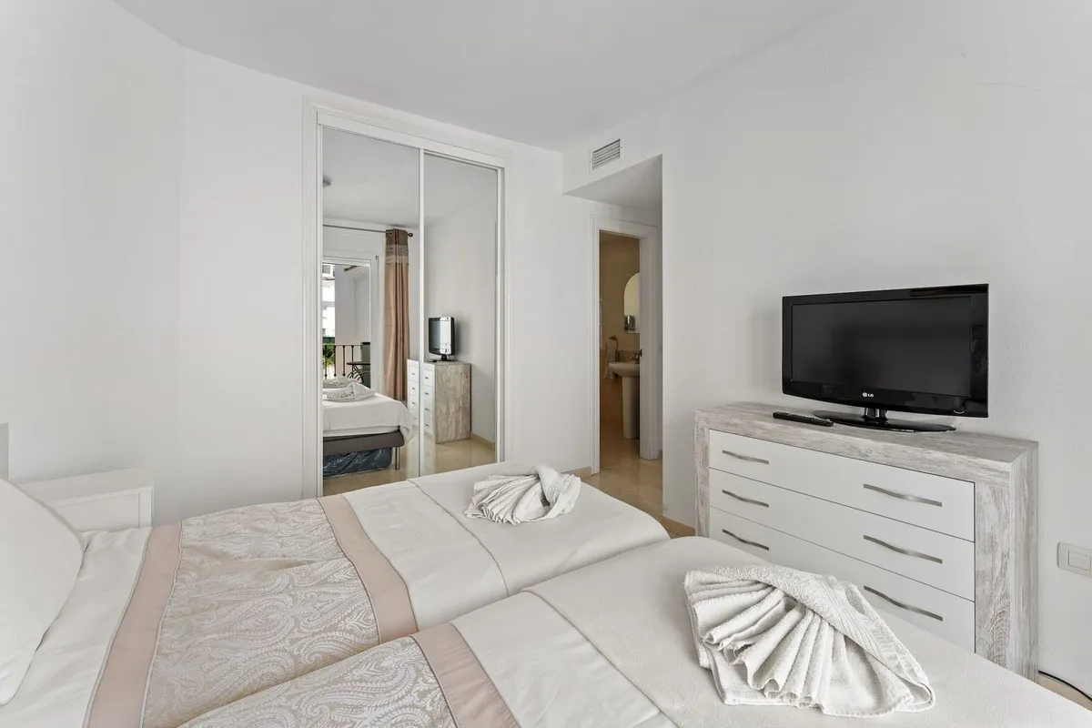 6b8b7f96-2985-403b-97d0-6b654a5da061