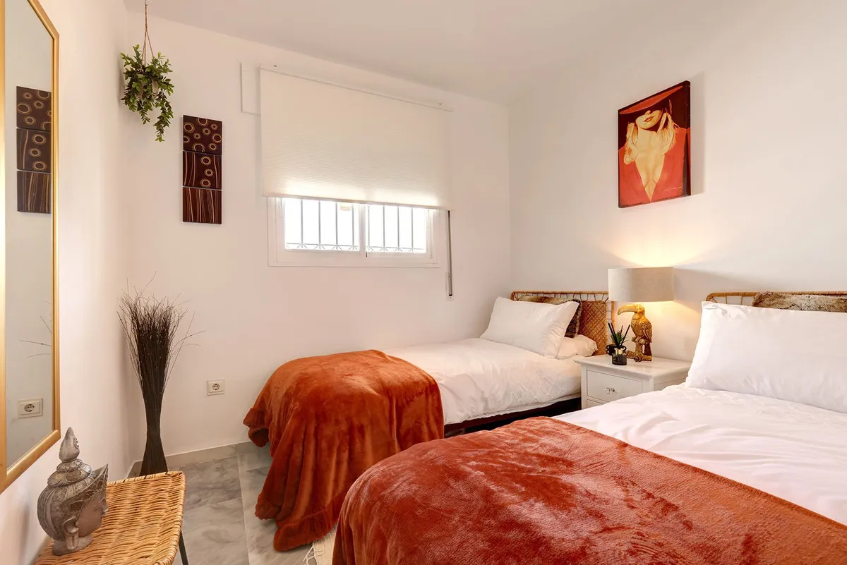 0b9b3094-e6d5-4d83-aadc-36284c49423d