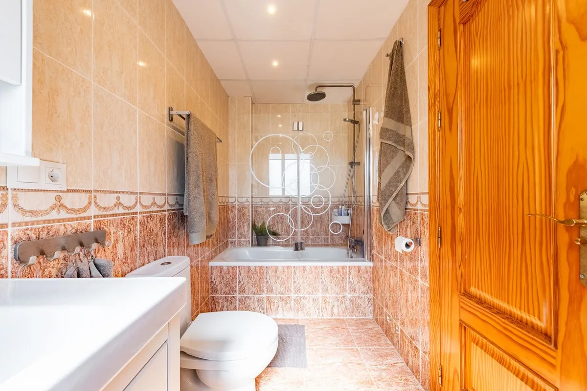 b990f453-fad9-4923-9e50-4d79663e123c