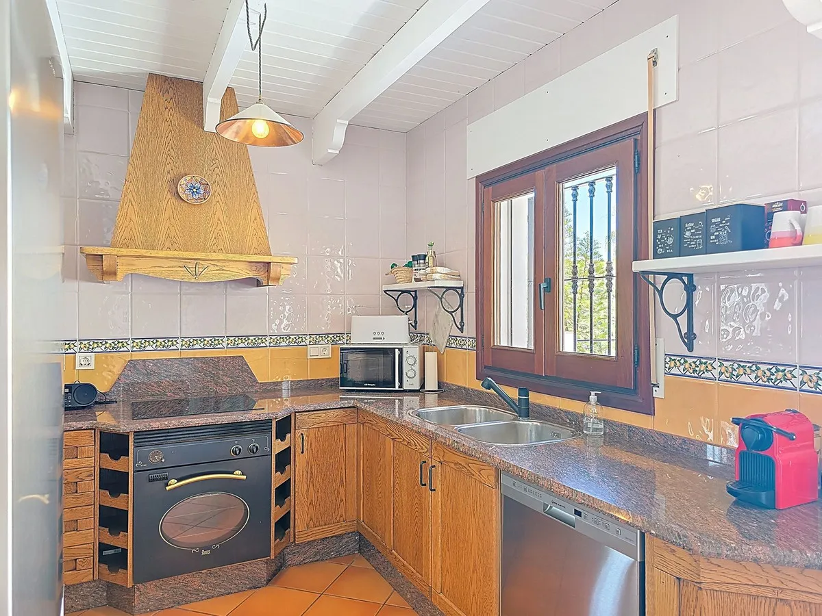 e2d6b894-c92a-4e76-987c-0f091d3c753f