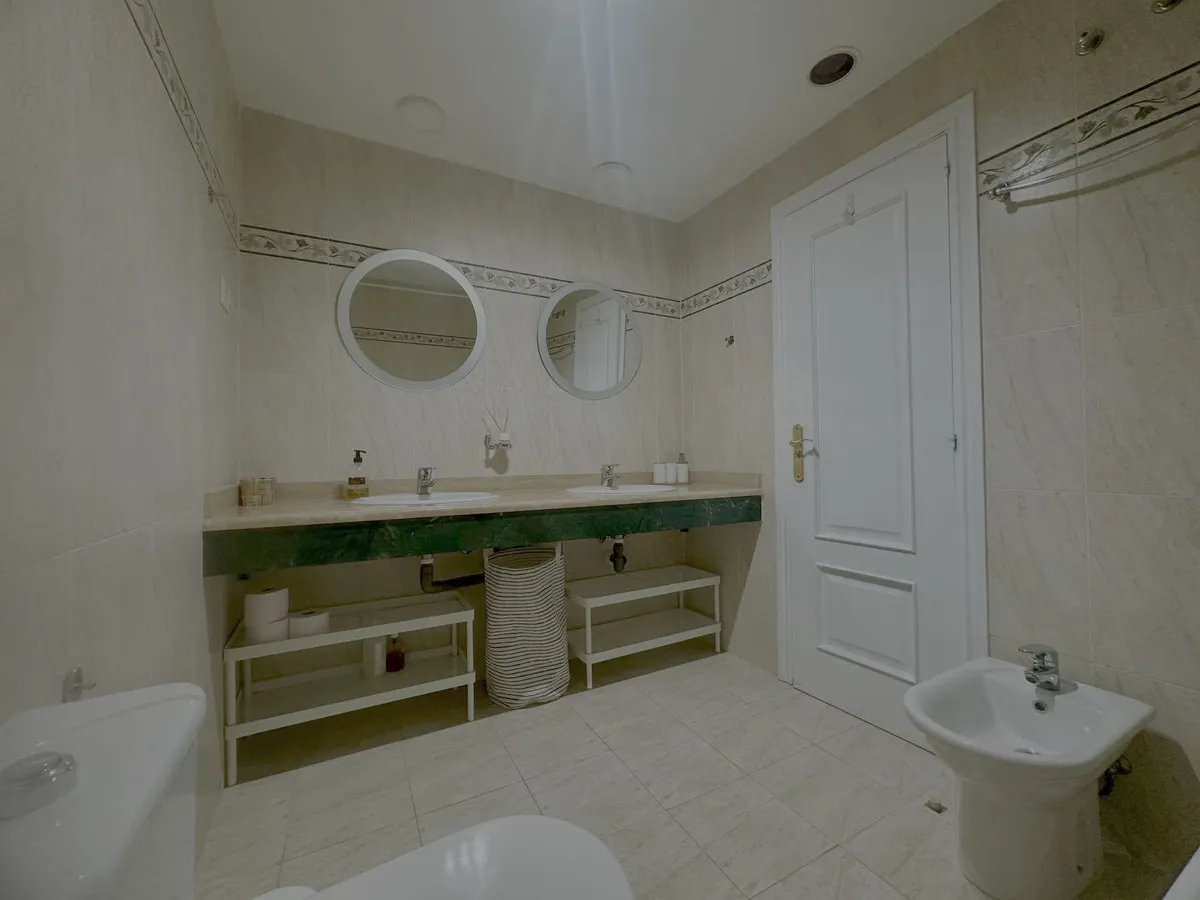 f952a761-5b1f-4224-b87f-fc1b969e8c25