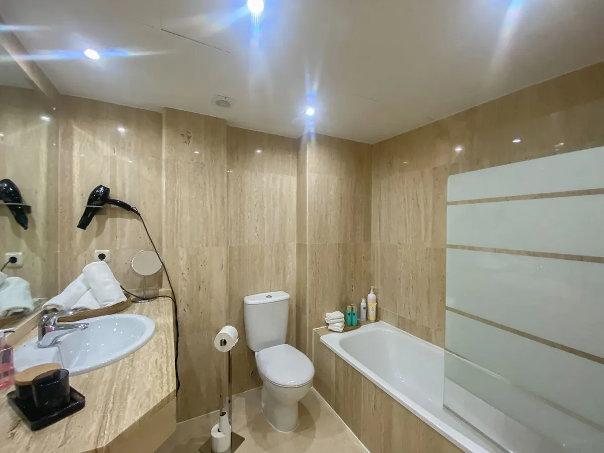 d8966256-1837-449f-bcb1-4bfe46d88135