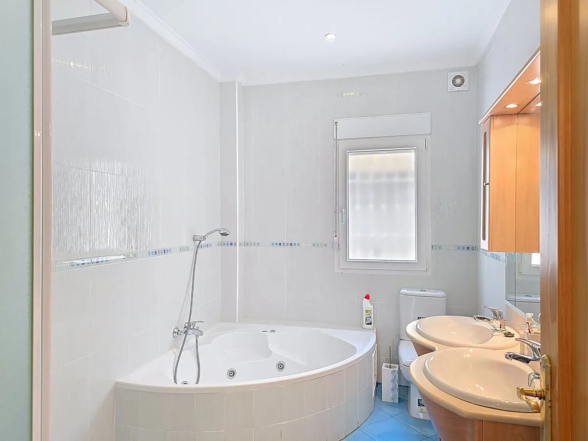 09951e3a-b555-48c5-ba9e-b3febb39ac6c