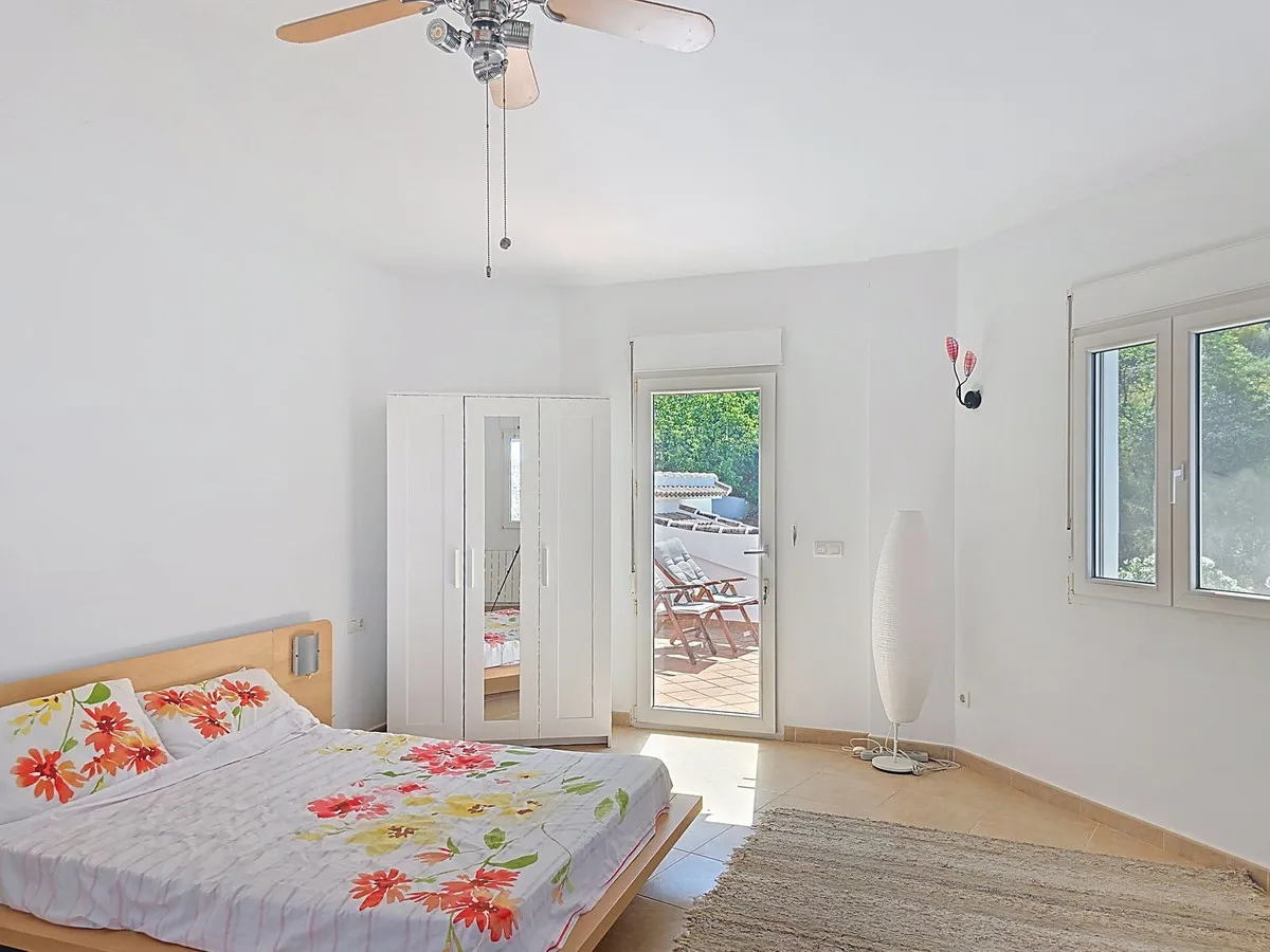 fe7edbe4-b1e6-4418-843b-18cb06424ef6