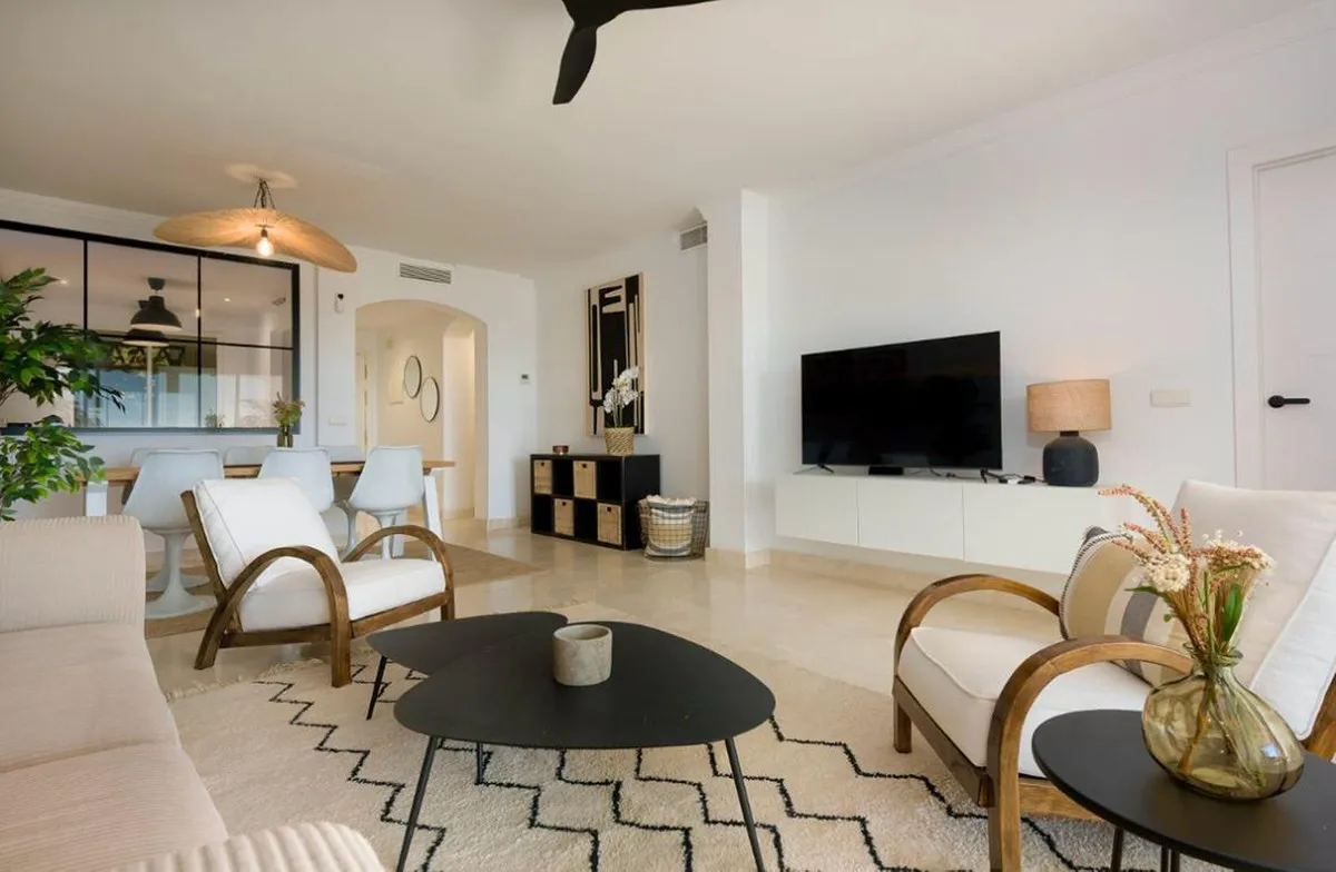 3fc6a879-5aea-4852-8cae-14c74f2dfccd