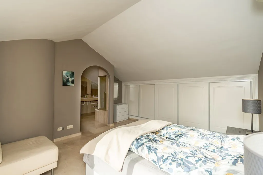 d599c7b7-70eb-4f0d-b23a-444c6e6448f0