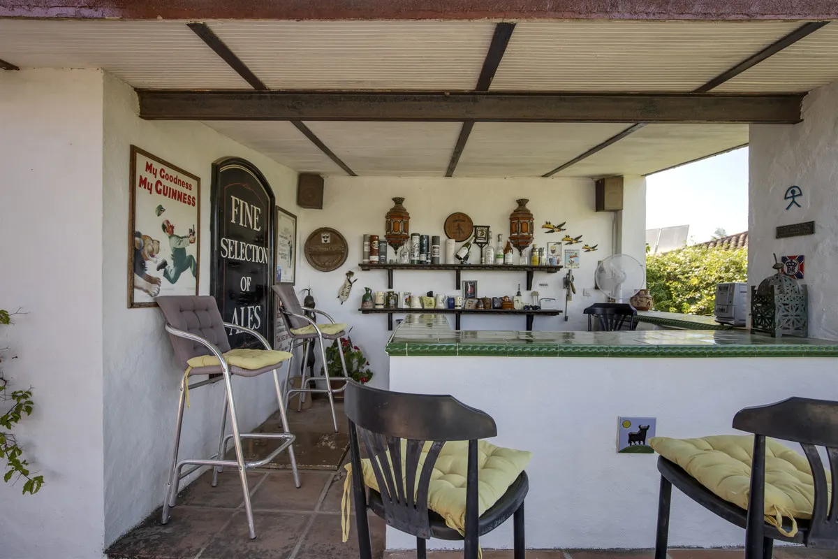 a17e6028-24f1-402c-9cef-9d264710f2a6