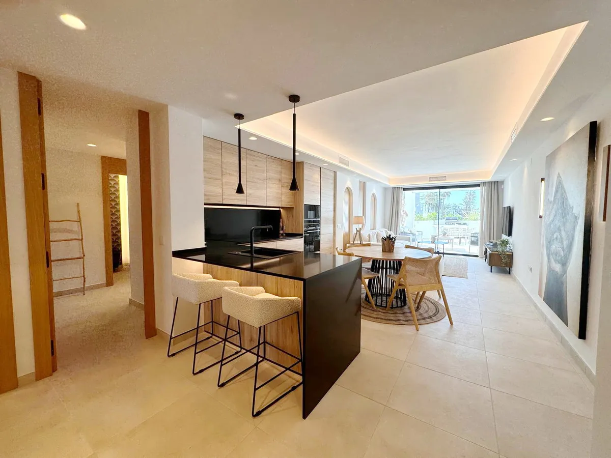 42b04b8d-4072-4216-bd76-ee86b28bf713