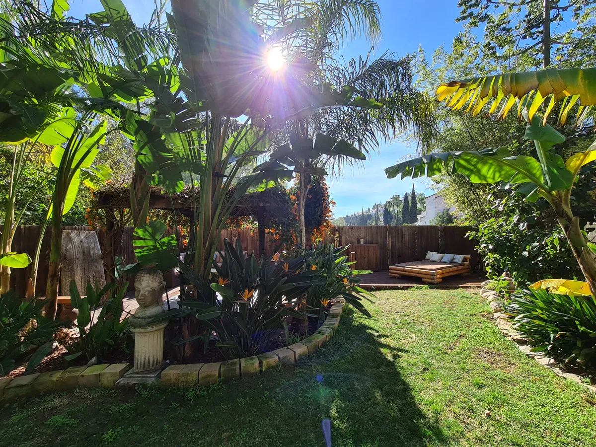 2af8a77f-88cd-4927-a805-ae8aaa4afc43