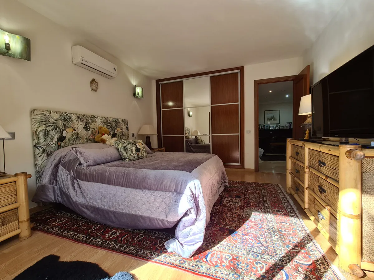 ae37e37e-987e-468f-b52d-6493ef59ccf6