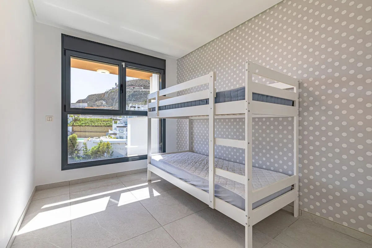 97f98962-5681-4f01-8144-60b6c6650a72