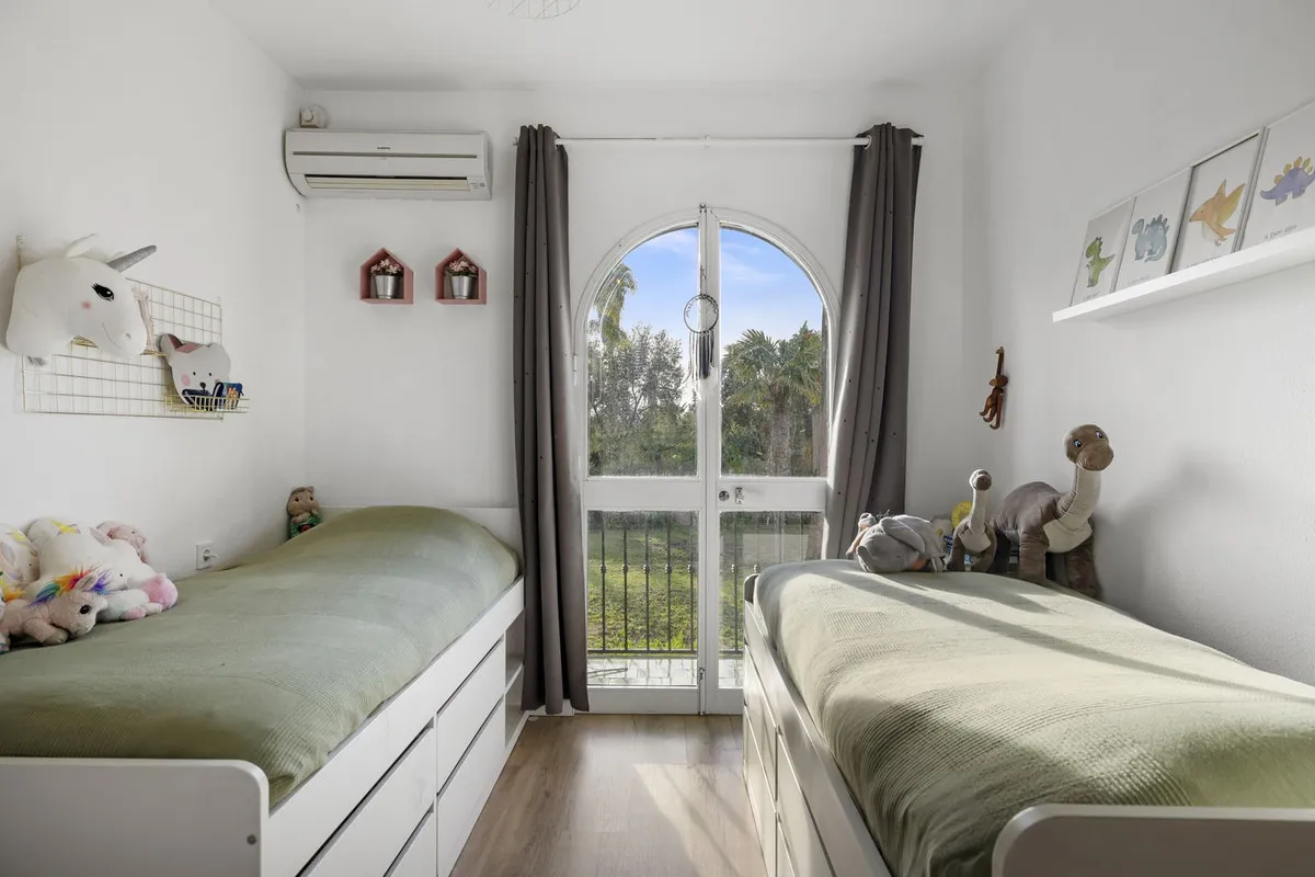 870e2077-edc1-4136-a255-e18eb1556000