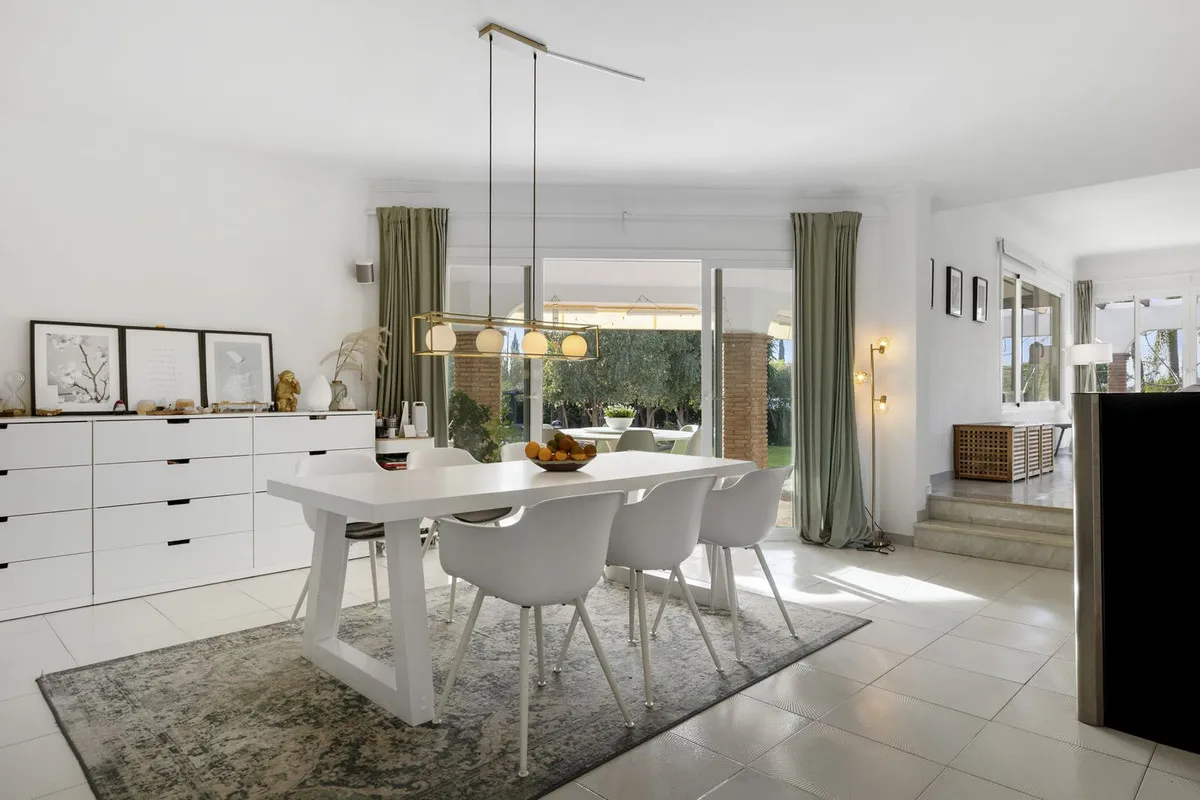 ffa87593-f9f3-429e-a5db-9c3ef25629d8