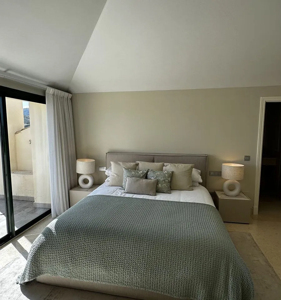 e2989241-b4d2-40ab-bbf1-5d900e47849f