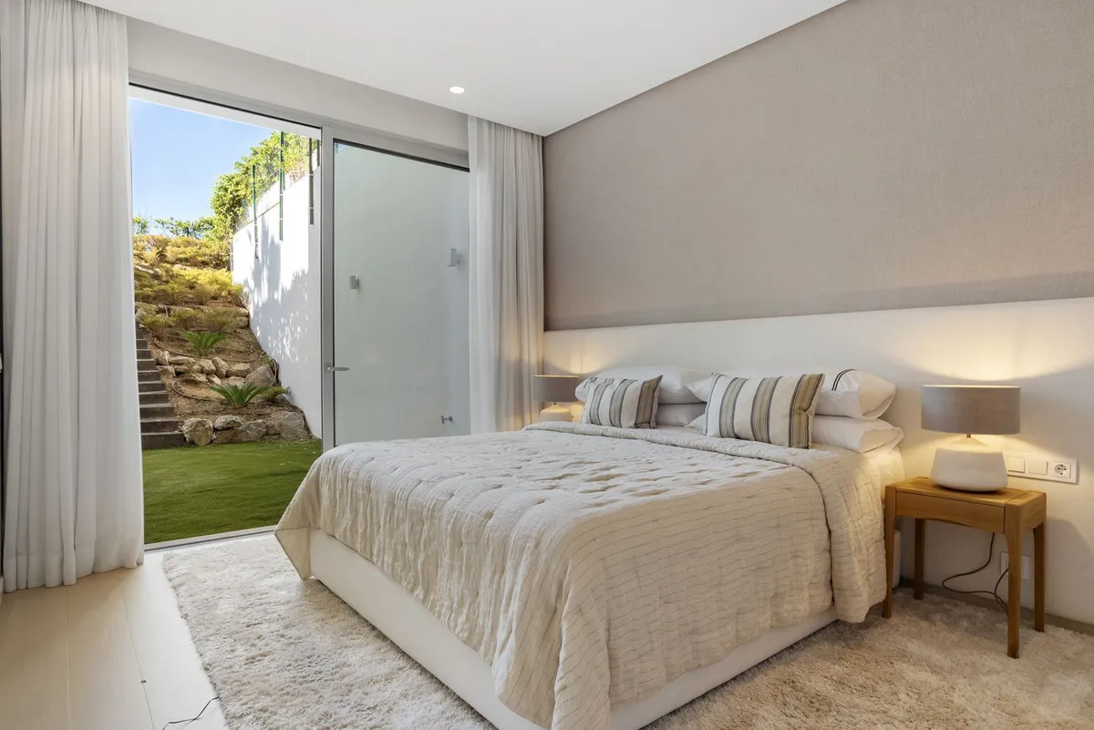 6519ea15-1b70-4d3b-b90a-e658ebde6a71