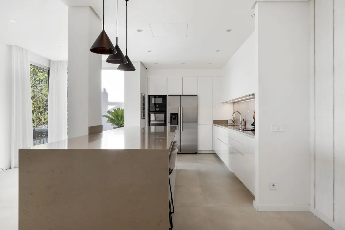 ddda59a1-be90-4a02-8ed8-acf677654819