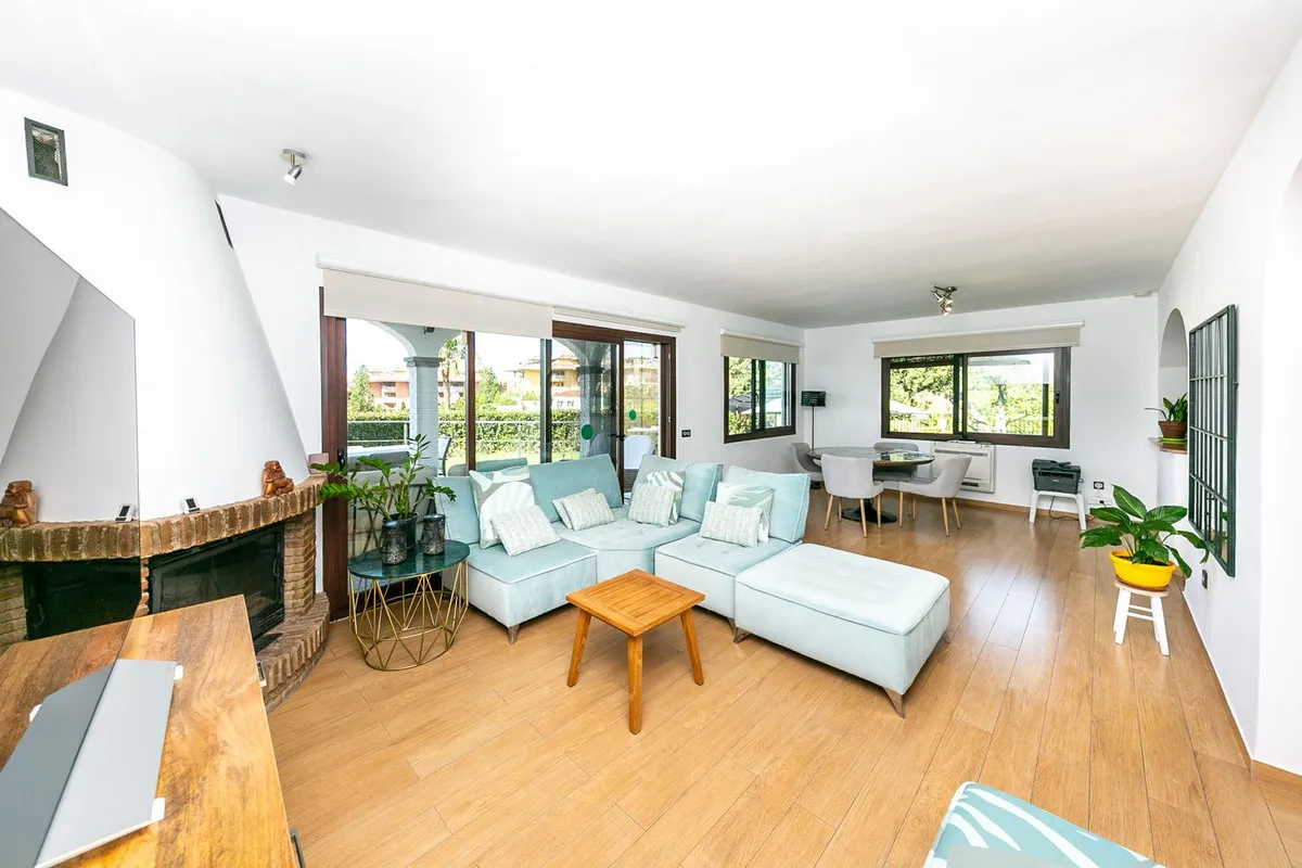 0f0fb384-93dd-4c00-b5fc-ce277225ebec