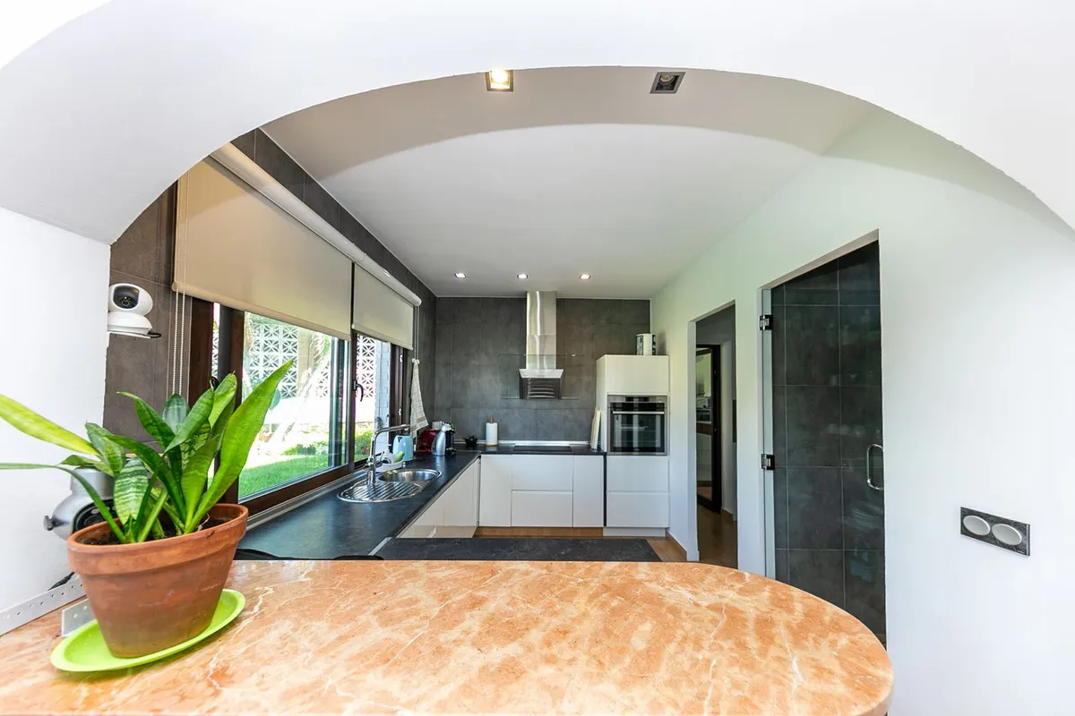 3c617103-a392-4b23-9dfd-d4abd2ef86e8