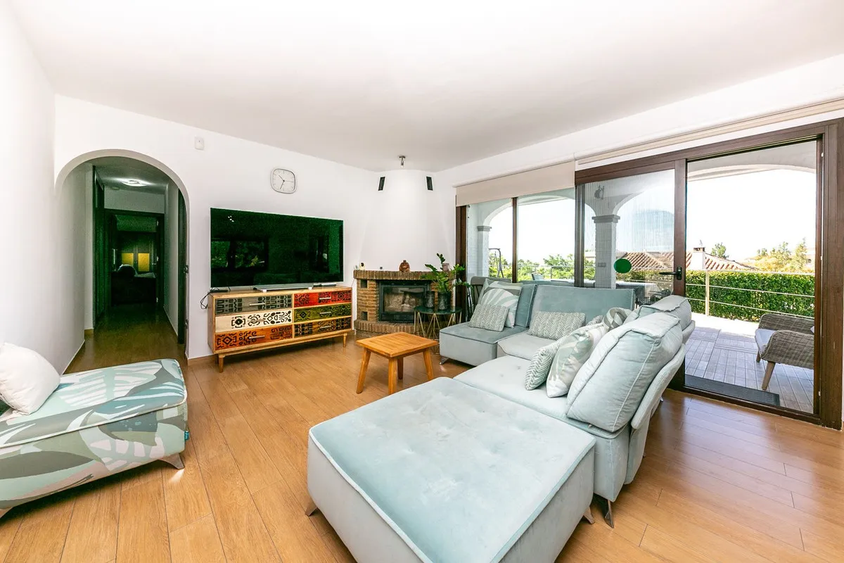 5b47ba97-f8f5-407f-a18c-1523584dae1b