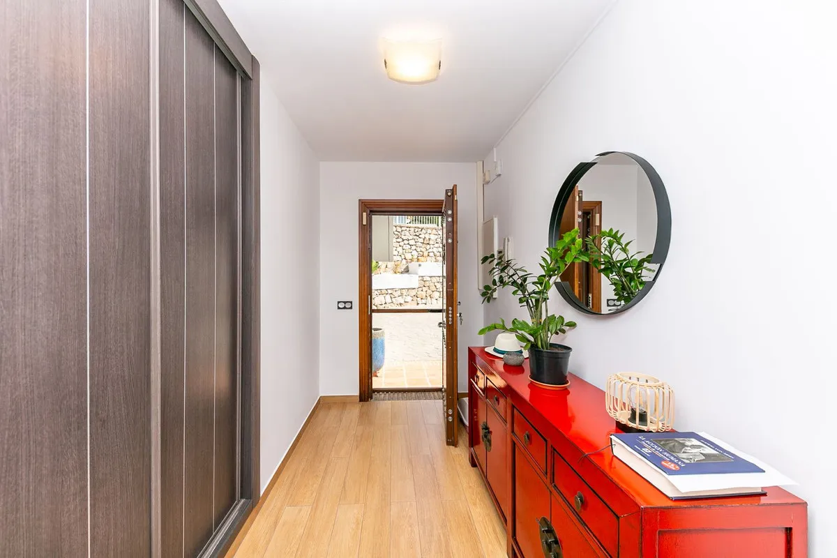 66f2fe92-7df4-416b-8800-7217a6a74a45