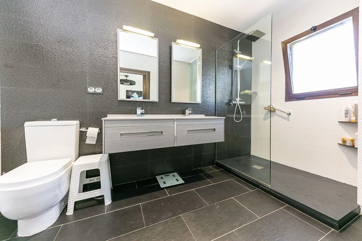 a4bec9cd-914d-4b95-b368-cc2382aed354