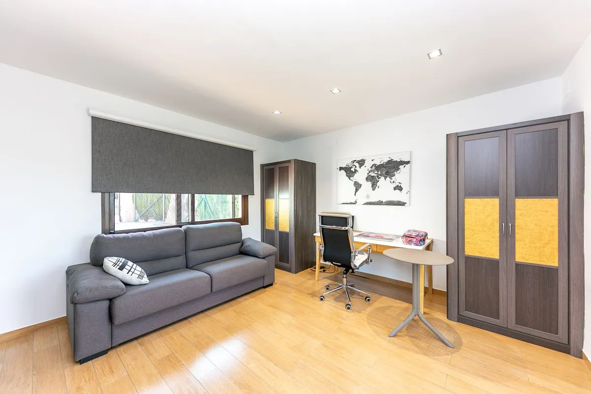 b3ad517c-19a9-40f2-8245-6a45a848c92f