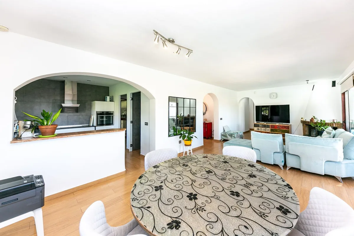 cbfd0a2d-98a4-4ae3-bd26-aeed770383de