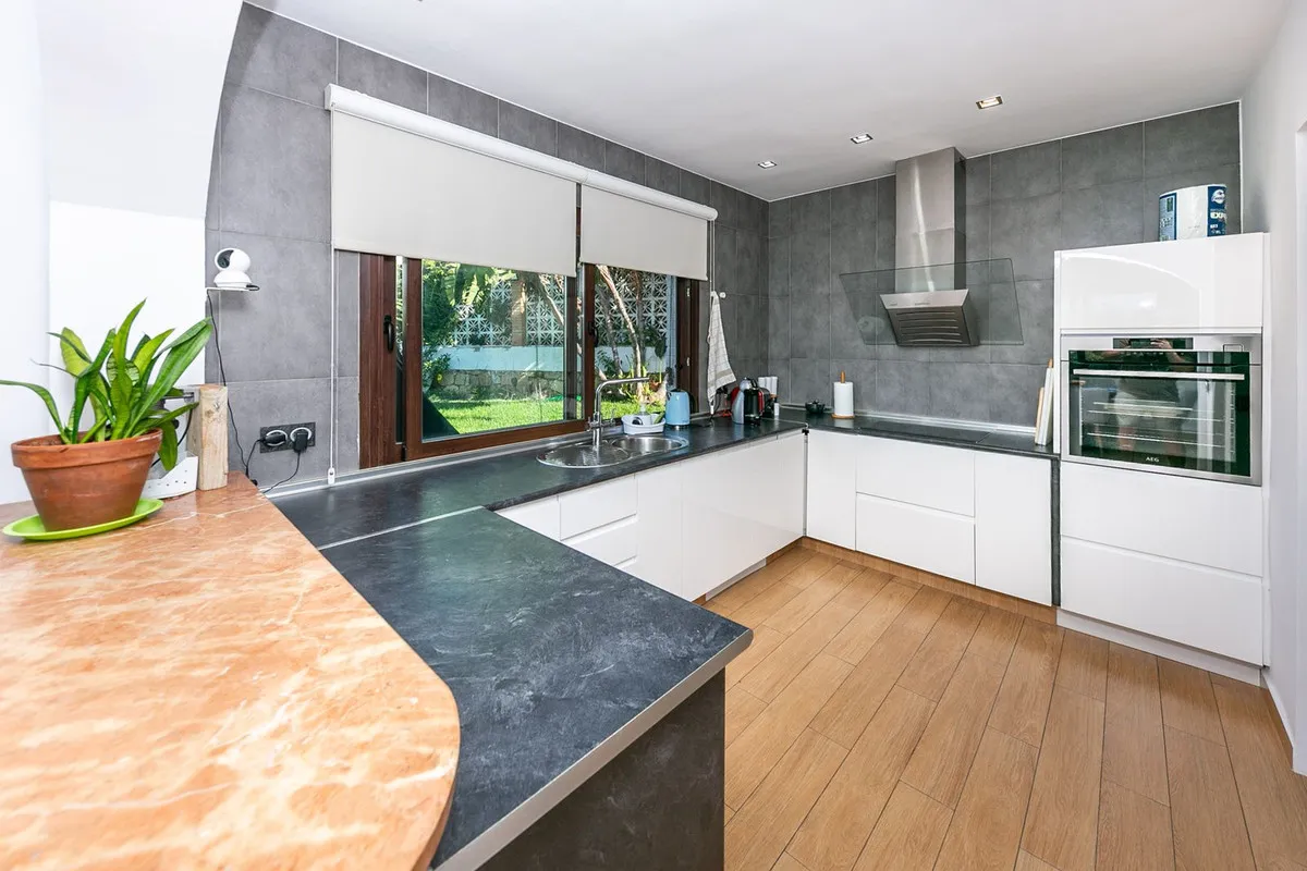 dabaacae-cae4-4168-afdf-3fd01bc6cc73