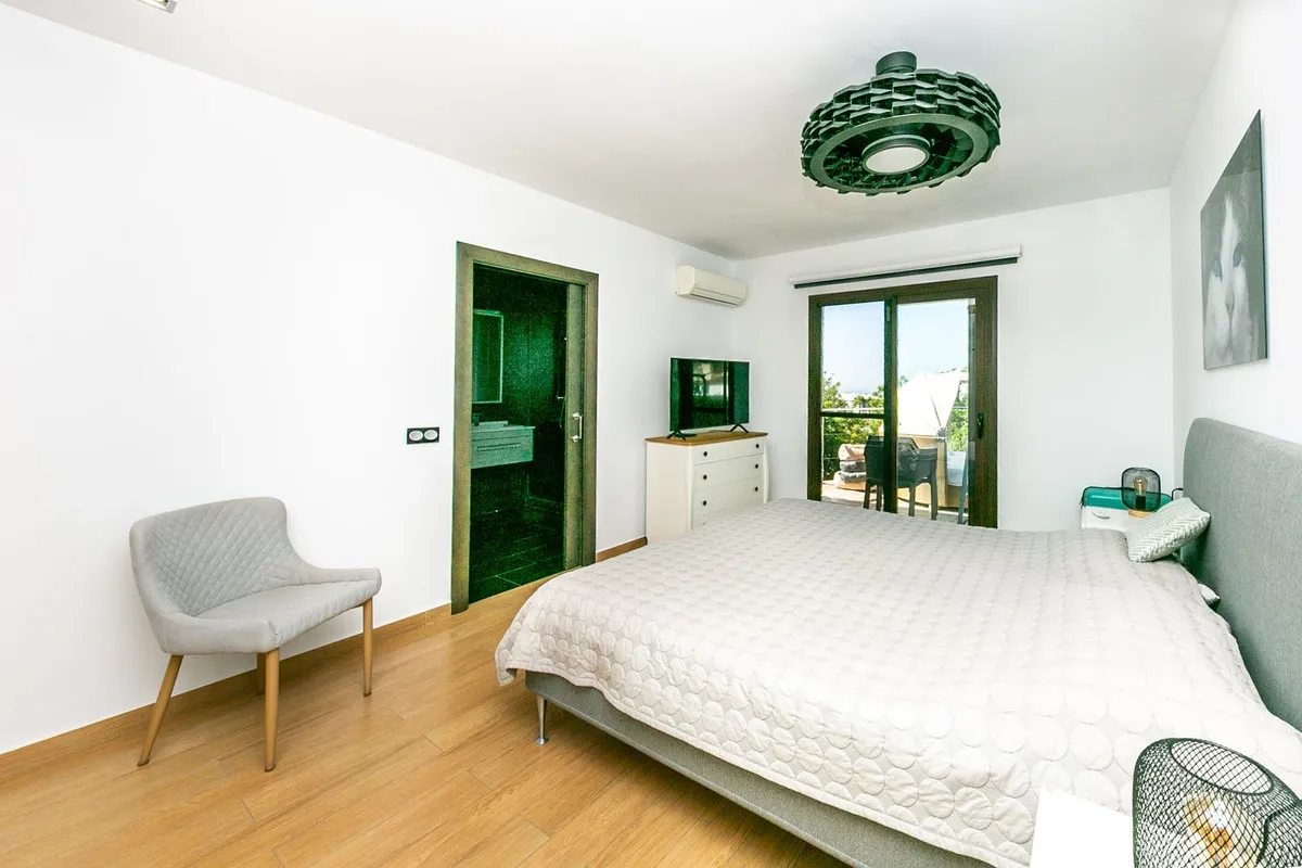 dee98670-68ec-4b12-86d8-2cbfa1d598bb