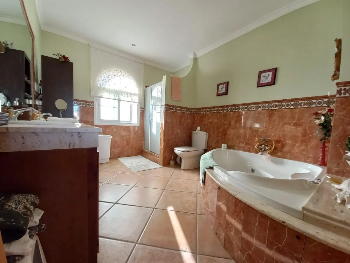 a8e02880-b2bc-4fff-87af-9b3379c2bf52