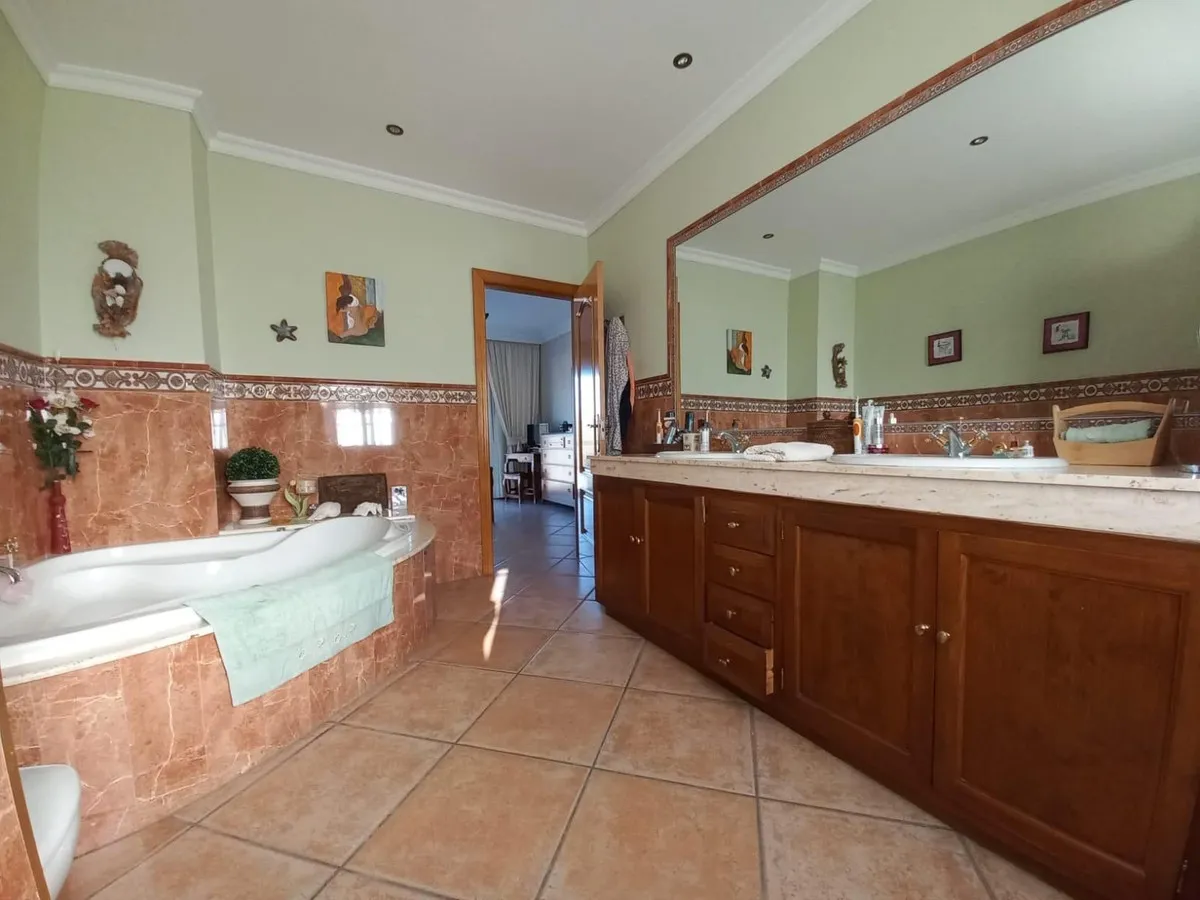 c4f727a2-c10f-4e8f-87d4-8f5ef825ef81