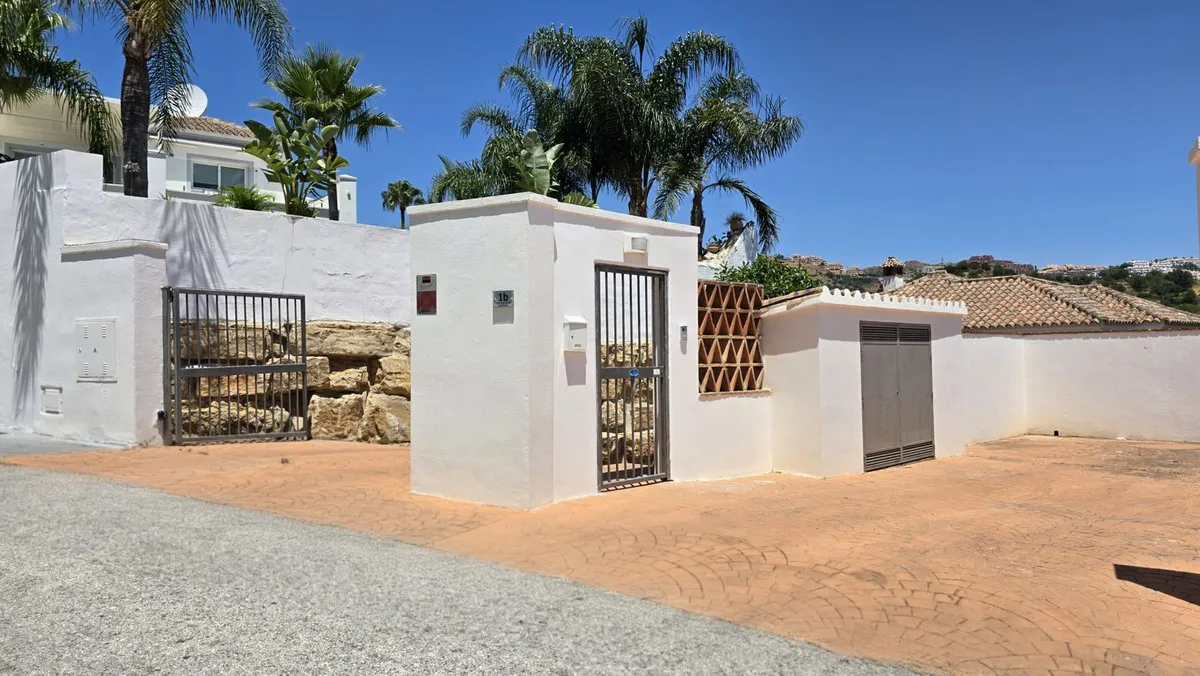 227d30d6-54de-4ff6-aa96-d66994a8d908