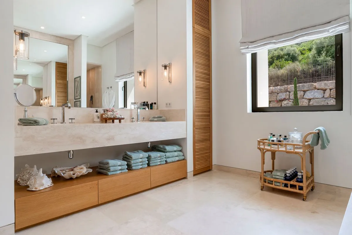 d2595d43-7b12-483e-a92b-2c011bc61684