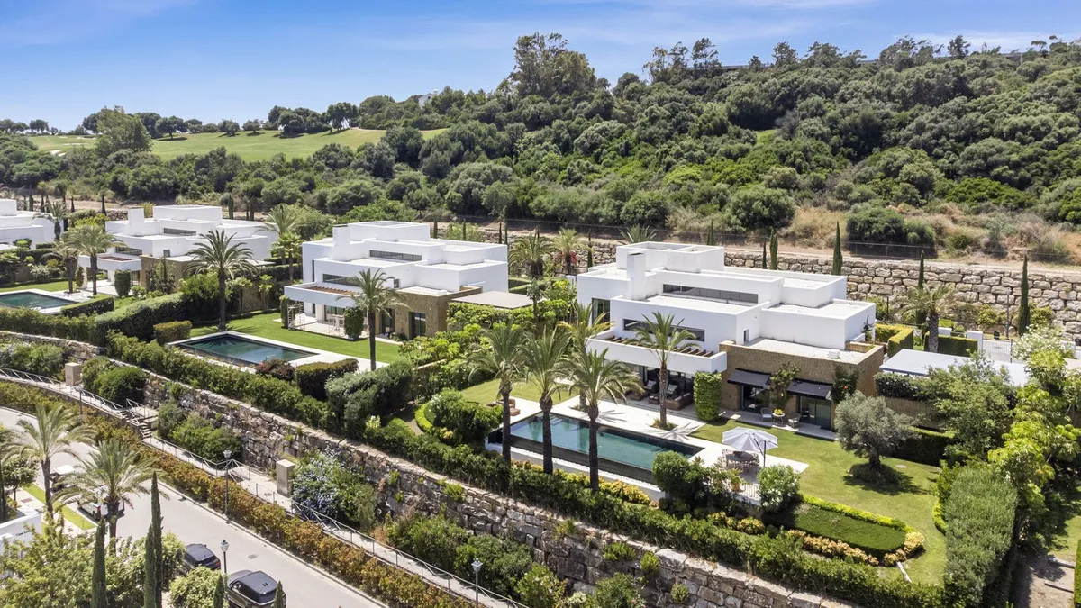 e313b47c-d510-4973-bdd7-5cf75a102272