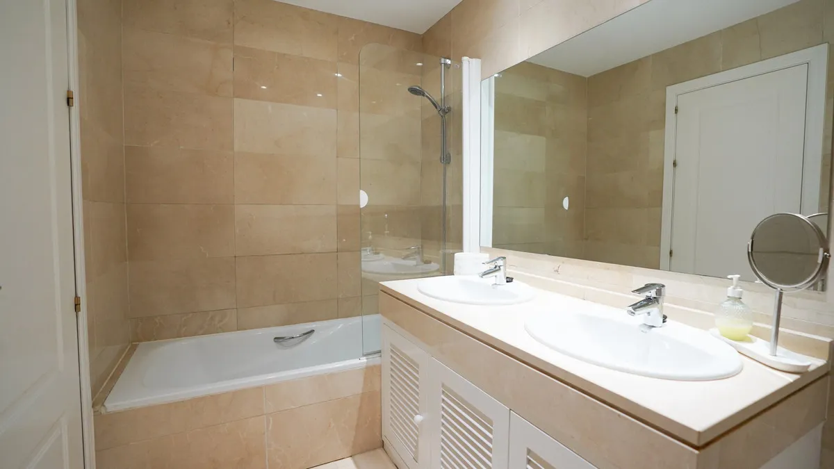 ec2b8151-1807-4a64-a7ee-f232e39ed5ef