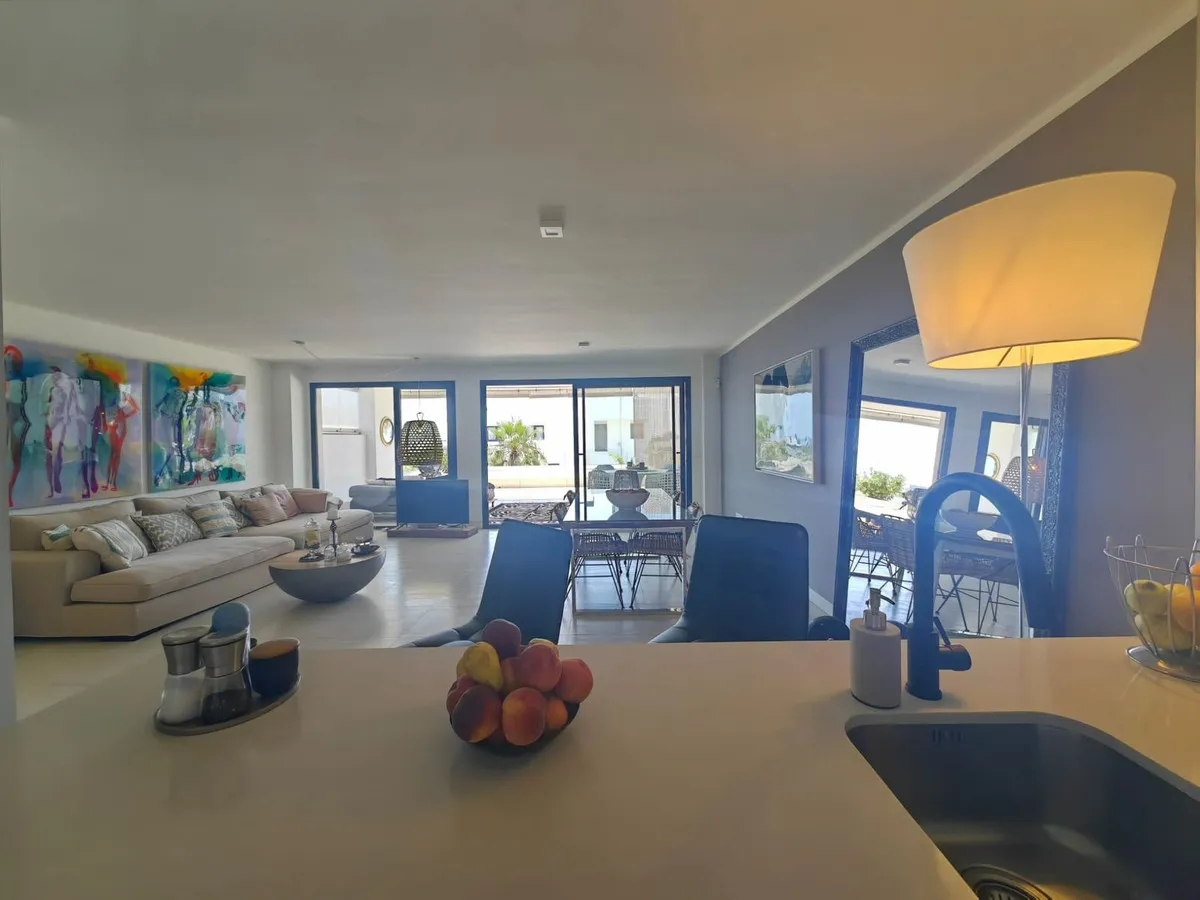 70a0fba6-f011-47b3-b3aa-8a38b062c652