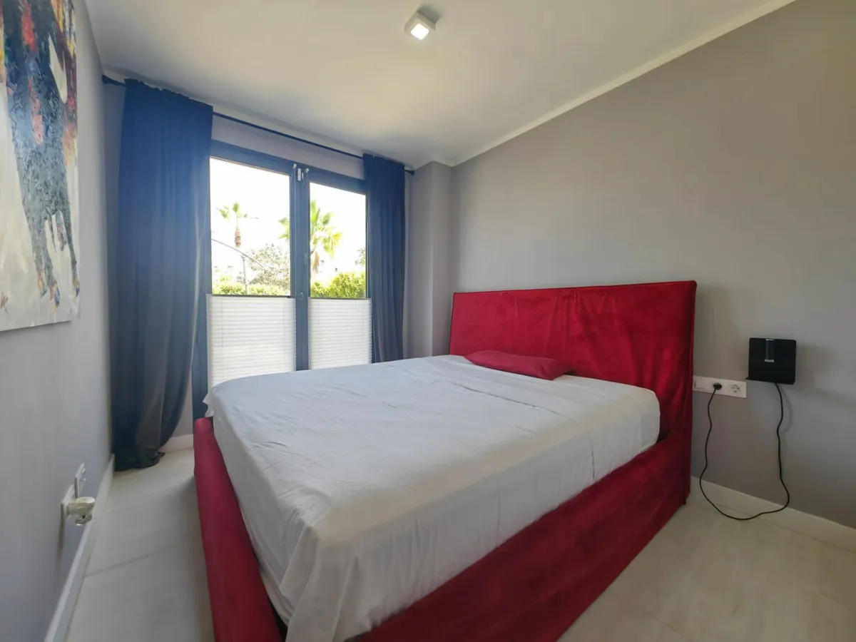 e1368065-4bd2-4d8f-984a-e66cb0a0859f