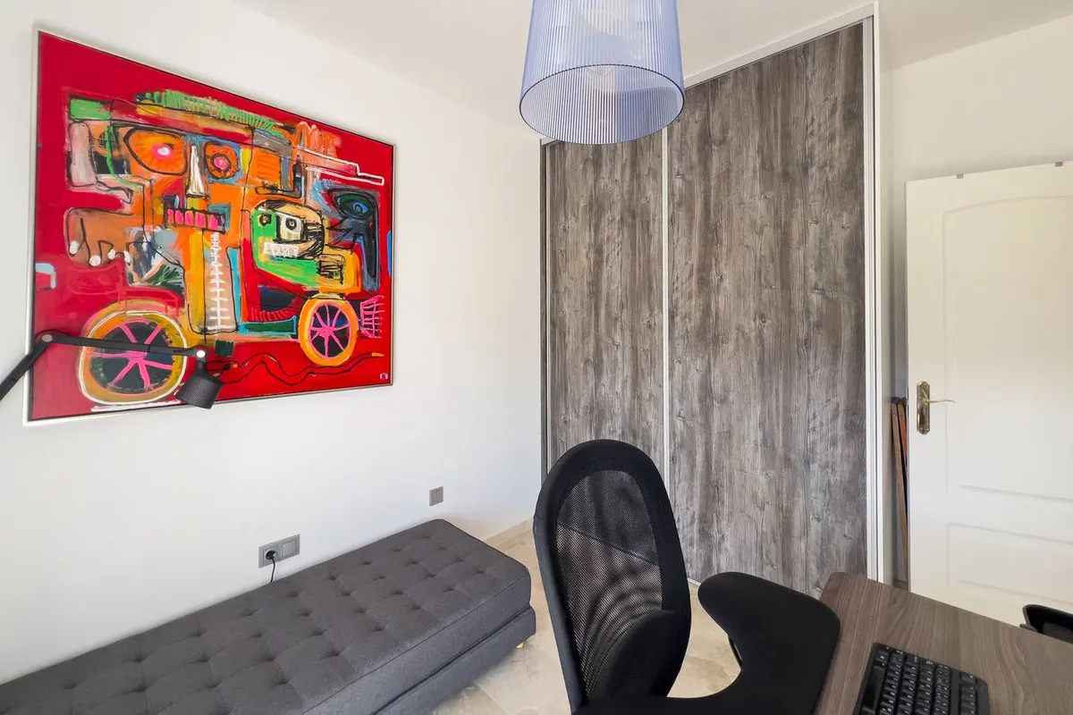 6a73a11c-30c3-47b5-bfa1-9c54797b9f54