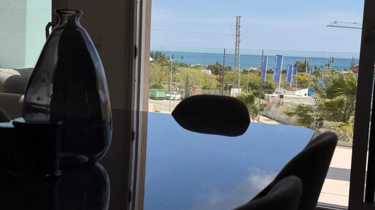 6a795109-3883-43fb-9885-282601cf6781