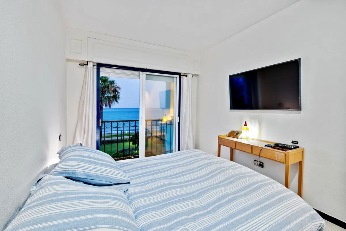 d9437e42-bca5-4b68-b515-c6df9c8fd941