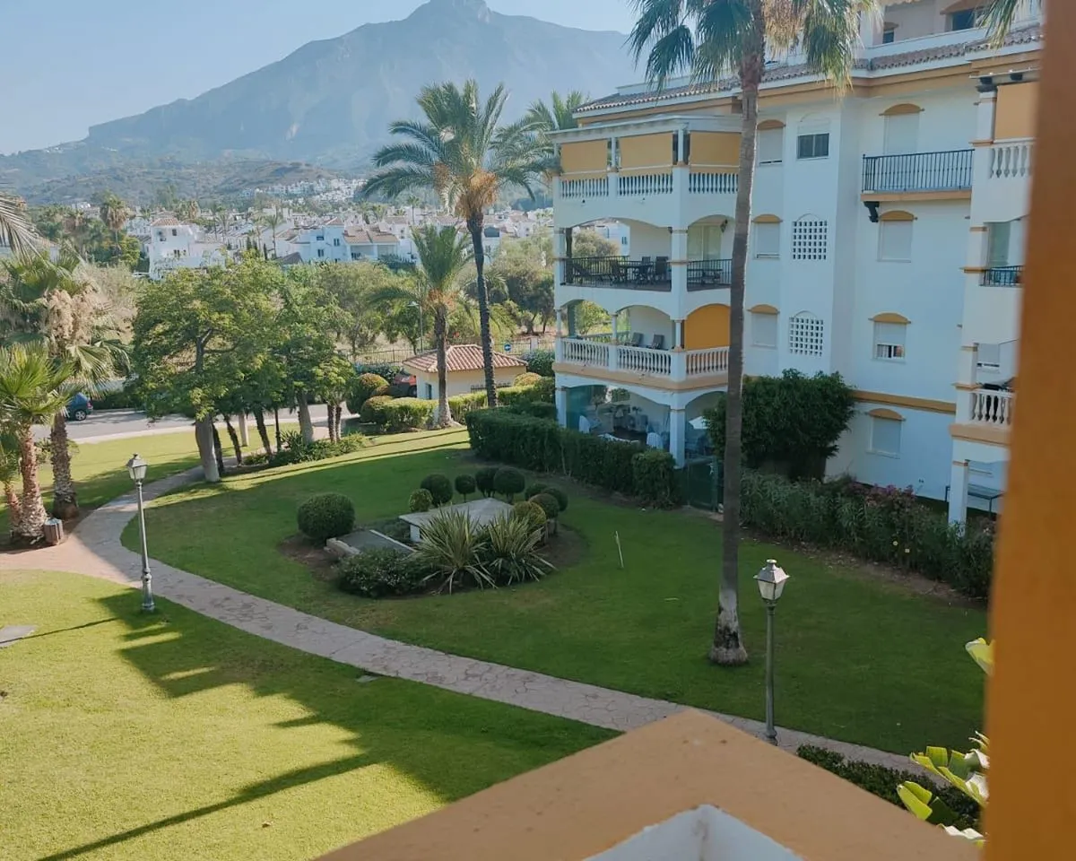 c01980f0-0ffd-4e82-add3-a190bc411f67